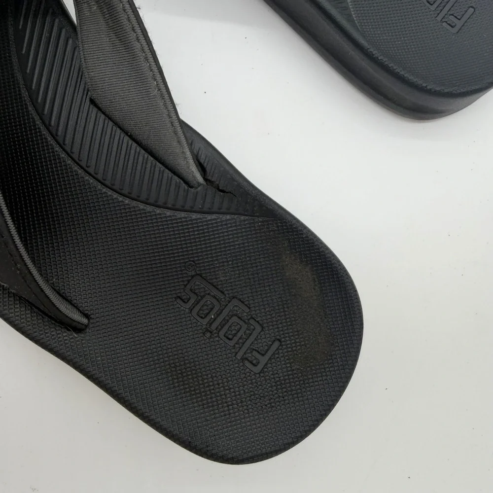 Flojos Mens Black Flip Flop Sandals Wide Strap Textured Footbed Size 11 3068